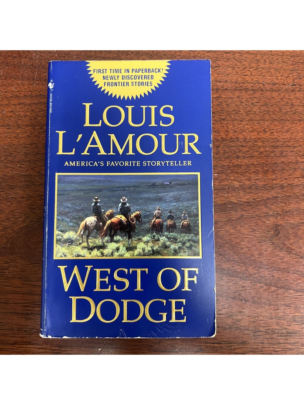 West of Dodge: Frontier Stories - paperback, Louis LAmour